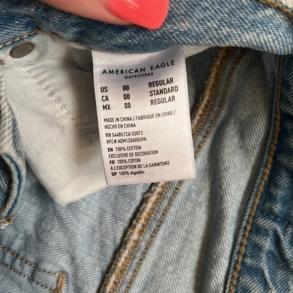 Light Wash Mom Jeans - Picture 3 of 5